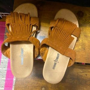 Minnetonka warm Brown fringe sandal size 7 southwest bohemian